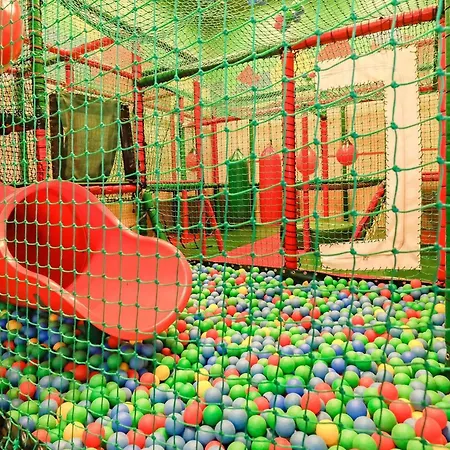 In A Centre- Type 12 בית נופש בלבאנד